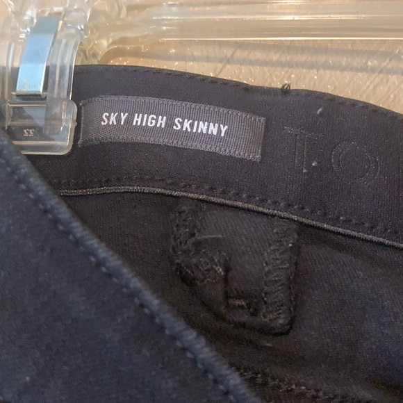 Torrid size 26 Sky High Skinny black ripped denim jeans stretchy - Picture 5 of 5